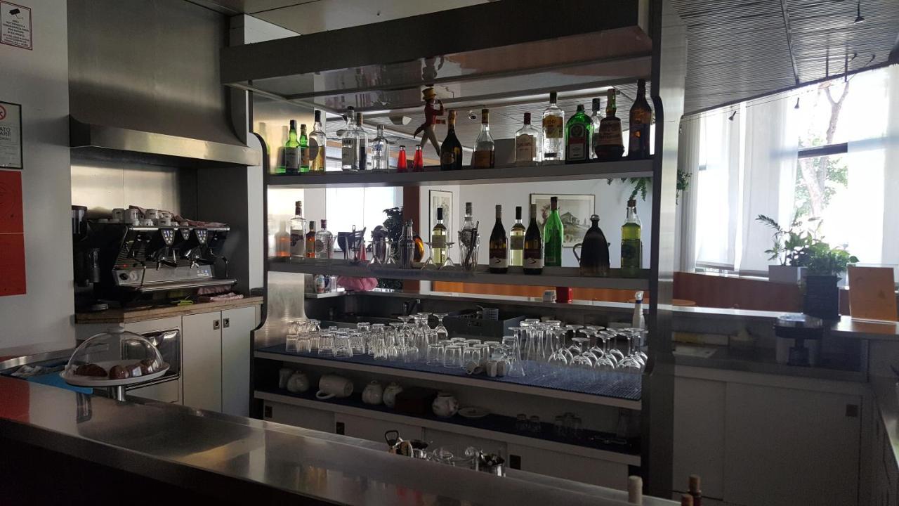 Hotel Cristallo Удине Екстериор снимка