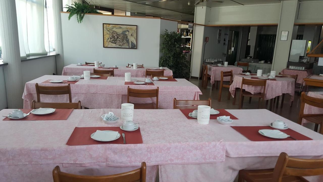 Hotel Cristallo Удине Екстериор снимка