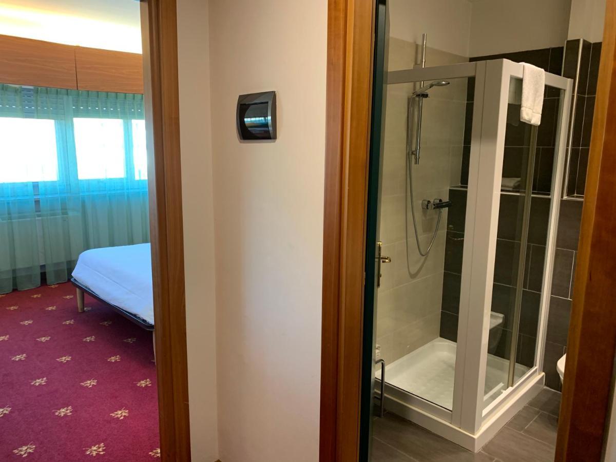 Hotel Cristallo Удине Екстериор снимка