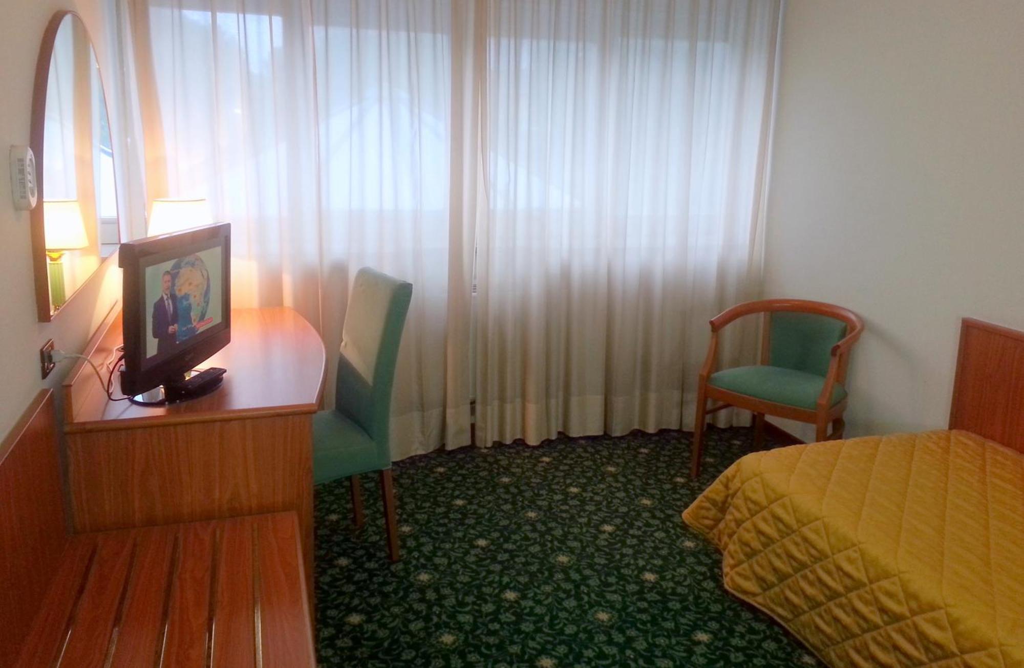 Hotel Cristallo Удине Екстериор снимка