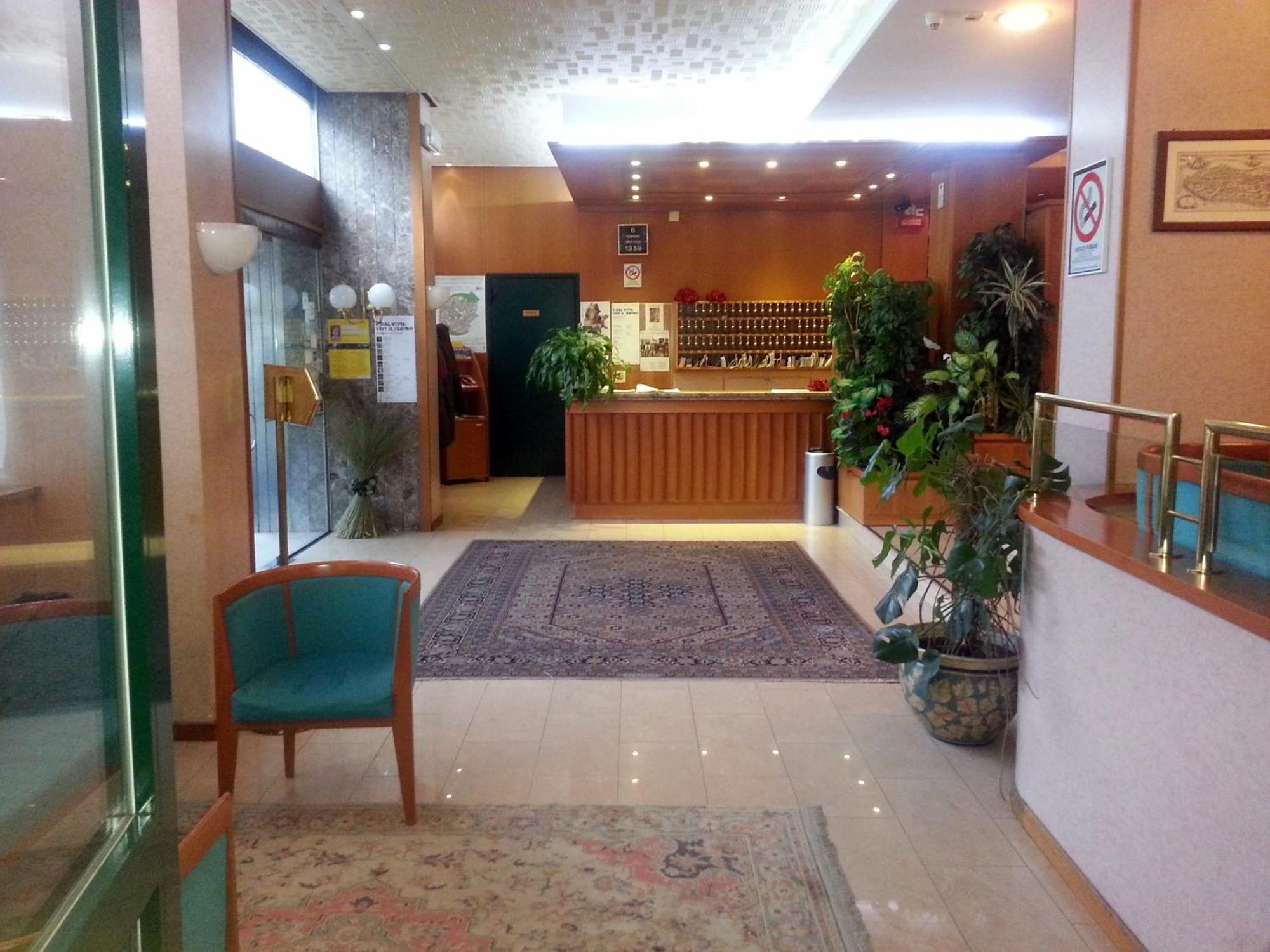 Hotel Cristallo Удине Екстериор снимка