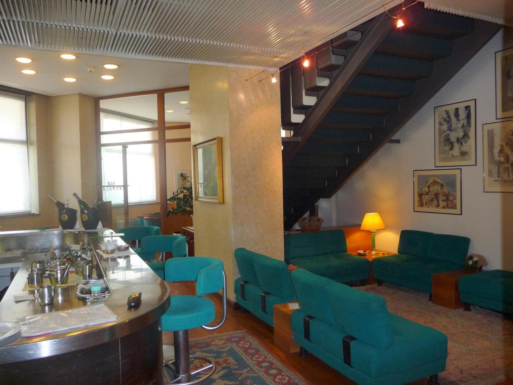 Hotel Cristallo Удине Екстериор снимка