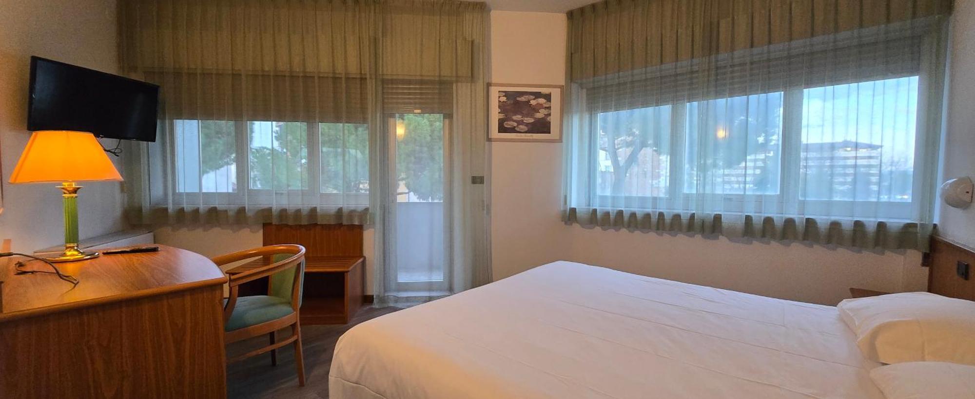 Hotel Cristallo Удине Екстериор снимка