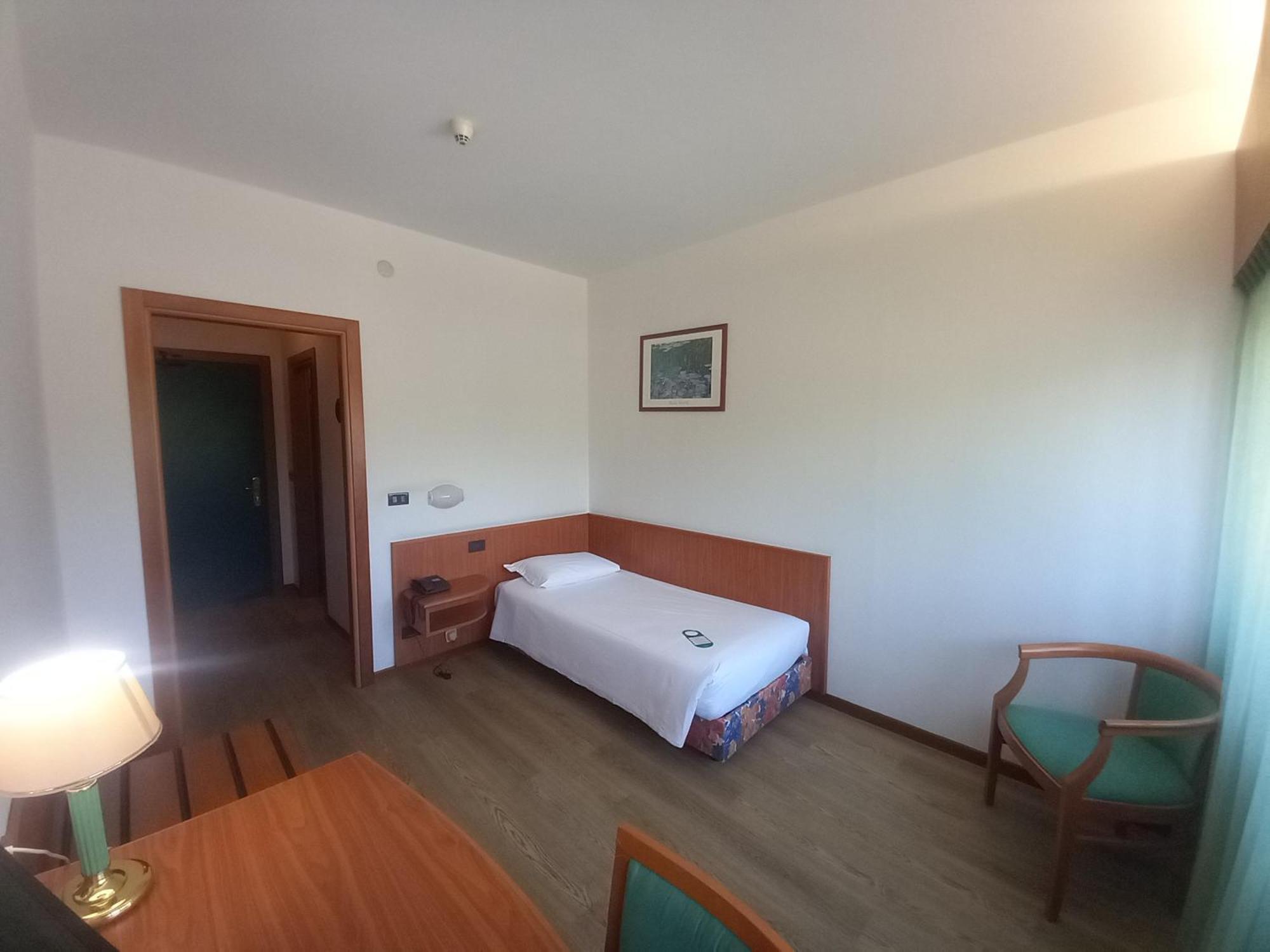 Hotel Cristallo Удине Екстериор снимка