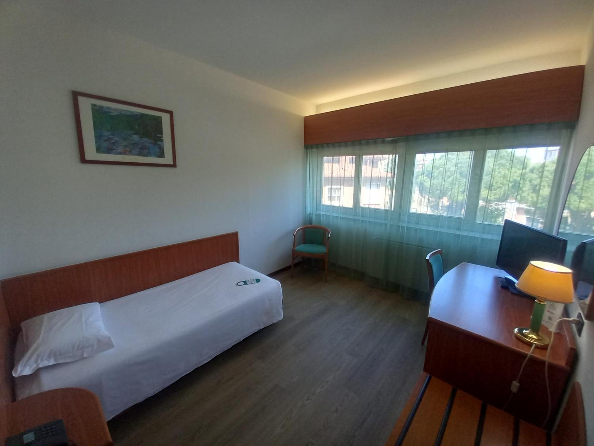 Hotel Cristallo Удине Екстериор снимка