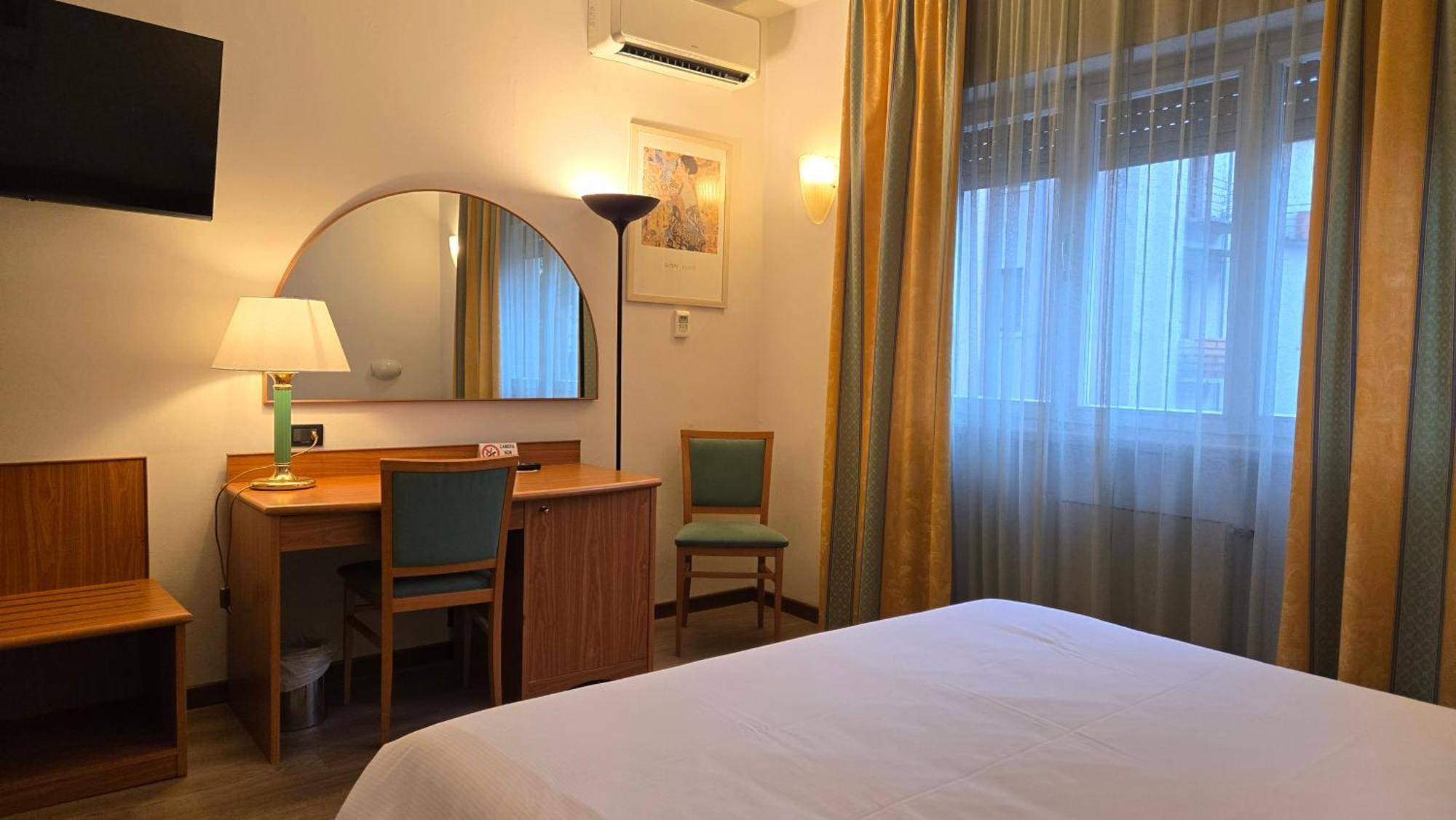 Hotel Cristallo Удине Екстериор снимка