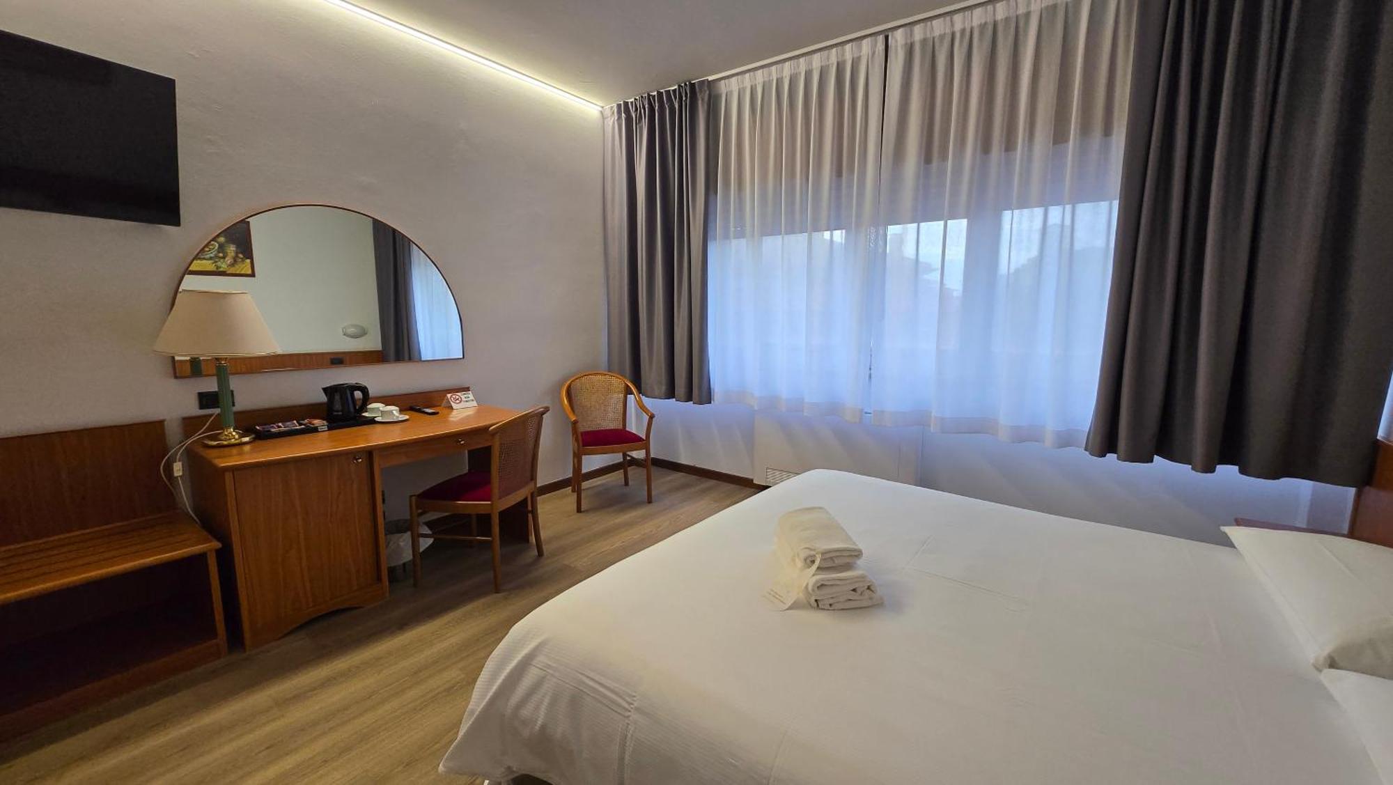 Hotel Cristallo Удине Екстериор снимка