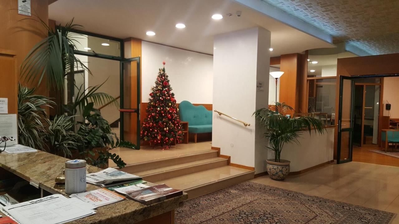 Hotel Cristallo Удине Екстериор снимка