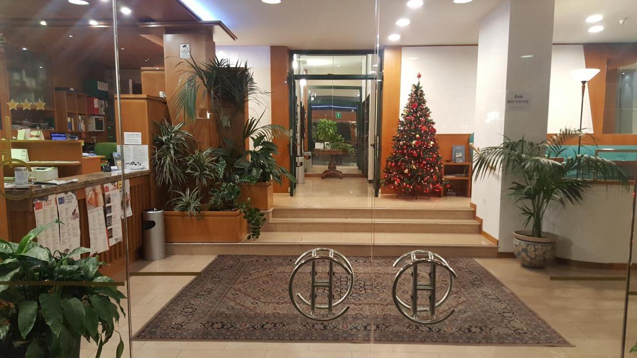Hotel Cristallo Удине Екстериор снимка
